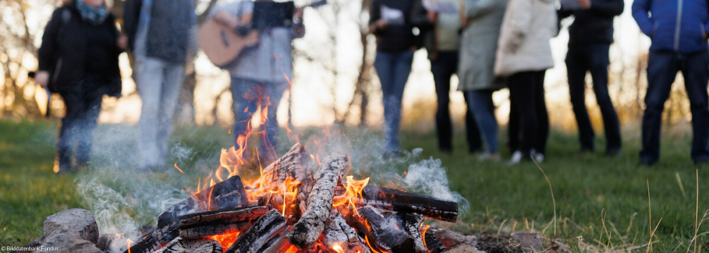 Osterfeuer Ostern Feuer Lagerfeuer Musik 4