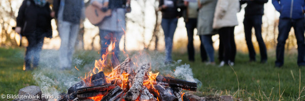 Osterfeuer Ostern Feuer Lagerfeuer Musik 4